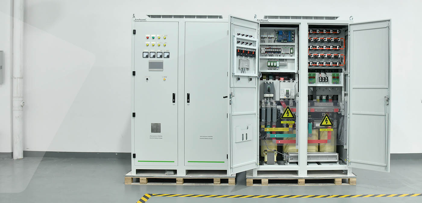 เครื่องชาร์จอุตสาหกรรมระดับพรีเมียม uXcel รุ่น 110V8181A สำหรับโครงการปรับปรุงสถานีไฟฟ้า